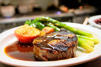 Grilled Beef Steak with Asparagus and Roasted Tomato