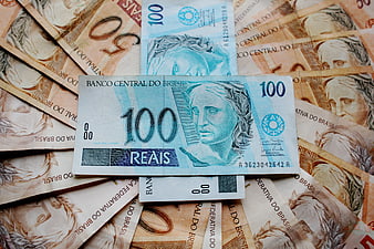 Brazilian Real banknotes pile with 100 Reais focus