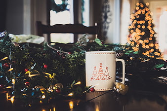 Festive Christmas Mug with Holiday Garland and Bokeh Lights